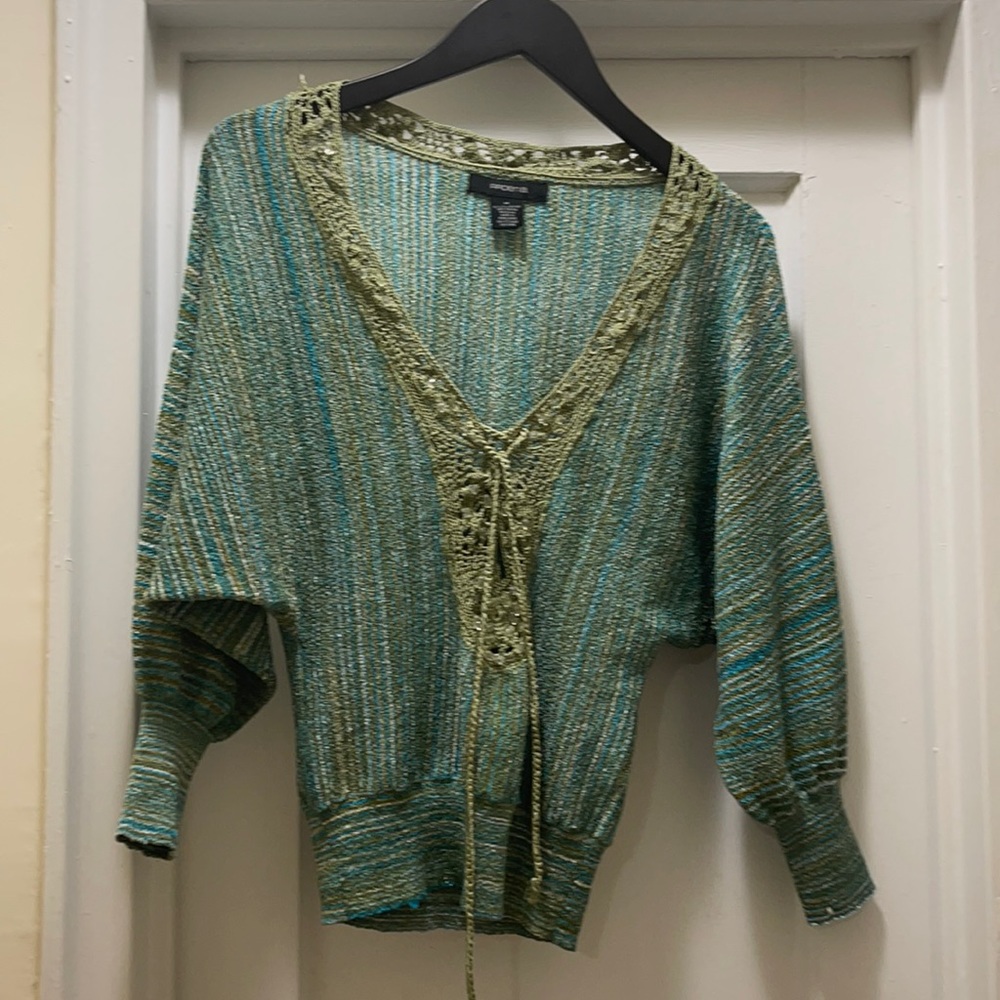 Beautiful top. Excellent condition.